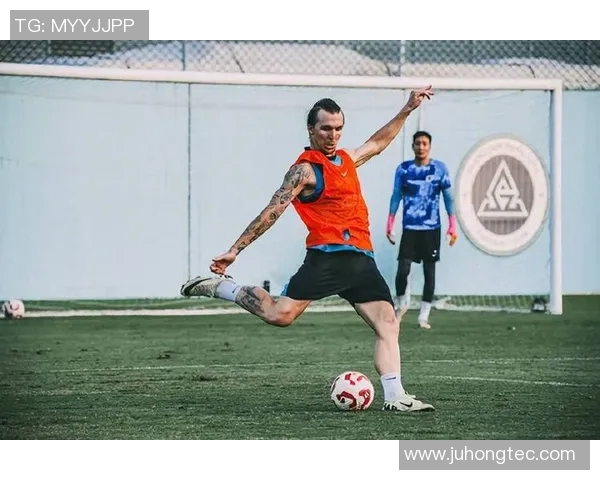 热爱运动的足球明星们如何在赛场内外展现激情与活力 热爱运动的足球明星们如何在赛场内外展现激情与活力