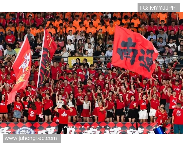 美女与足球明星共舞展现激情与魅力的精彩瞬间 美女与足球明星共舞展现激情与魅力的精彩瞬间